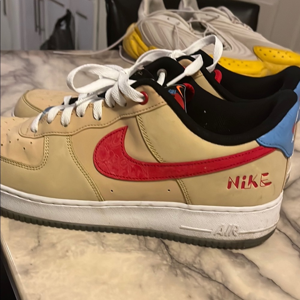 Nike Athletic Shoes Beige Red Blue